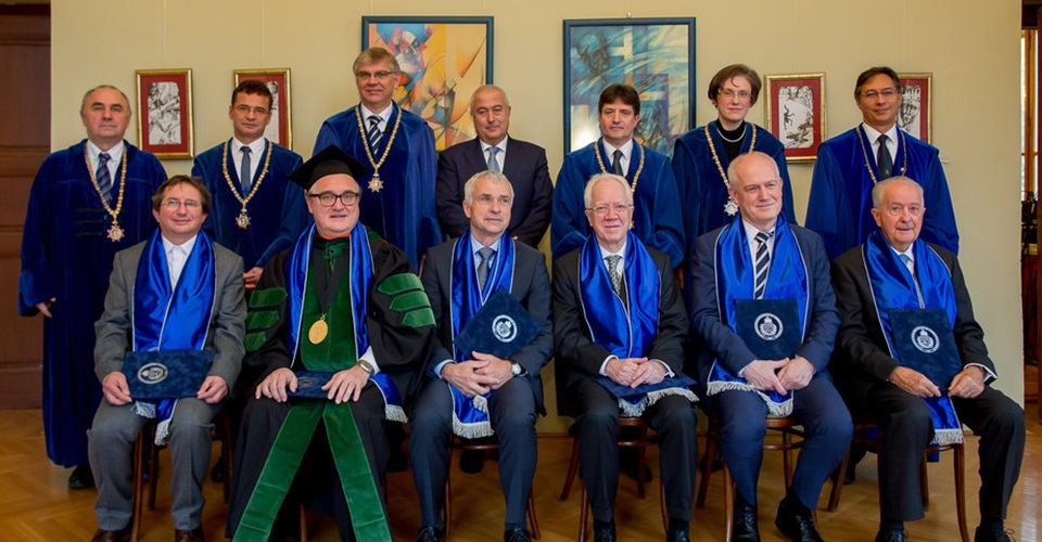 UTHSC's Dr. Gabor Tigyi was awarded an honorary doctorate from Semmelweis University in Hungary for scientific achievement and professional collaboration.