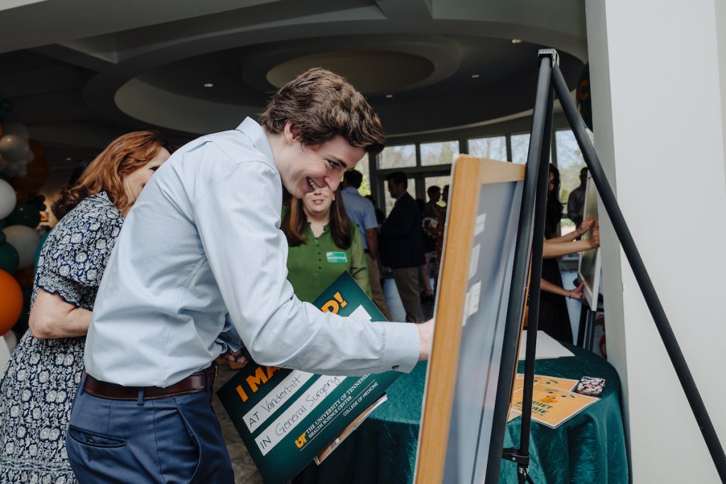 A student pins his location to the Tennessee state board, his match sign reading Vanderbilt and General Surgery.