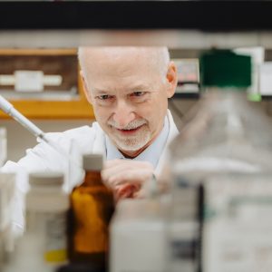 Dr. Lawrence Pfeffer in lab